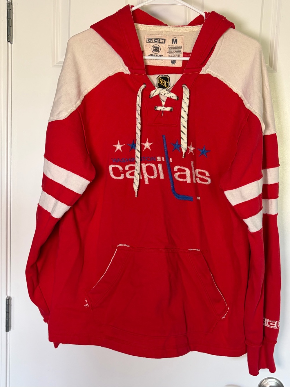 Vintage NHL Washington Capitals Red & White Pullover Hoodie